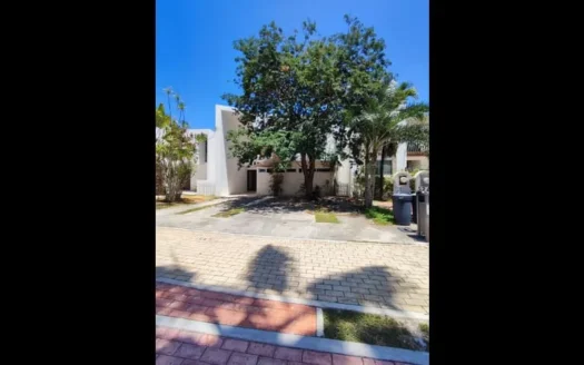 Casa de 3 Recámaras en Renta sin amueblar | Playa Magna Playa del Carmen