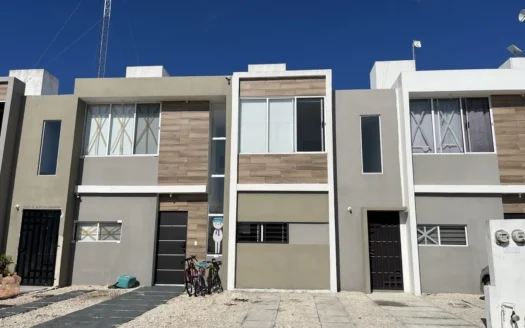 Casa Amueblada de 2 Recámaras en Renta | Portoalto Playa del Carmen