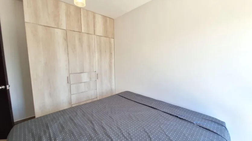 una recamara con un closet grande en punta estrella playa del carmen
