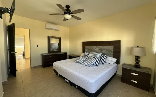 Casa Semiamueblada de 3 Recámaras en Renta | La Joya Residencial