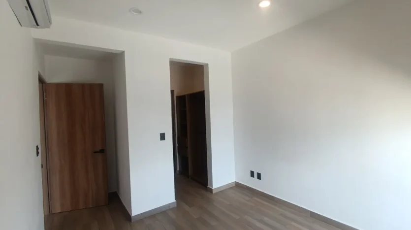 una recamara principal con closets amplios en bali 2 playa del carmen