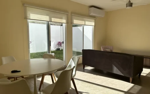 Casa Semiamueblada de 3 Recámaras en Renta | La Joya Residencial